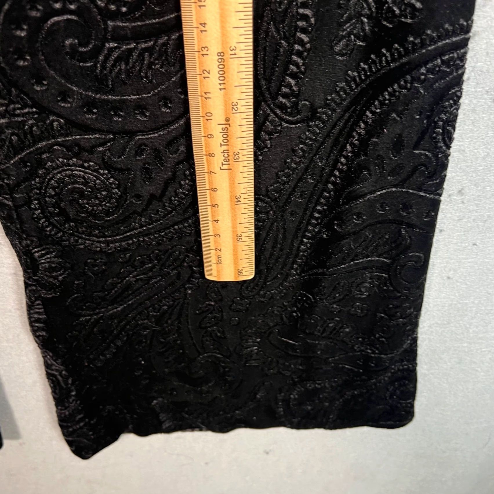 Zara Zara Black Velvet Paisley Wide-Leg Pants XS Women's Pants Velvet Wide-Leg Black Paisley Zara XS Womens Formal Dress Pants 90s? Size 26" / US 2 / IT 38 - 7 Thumbnail