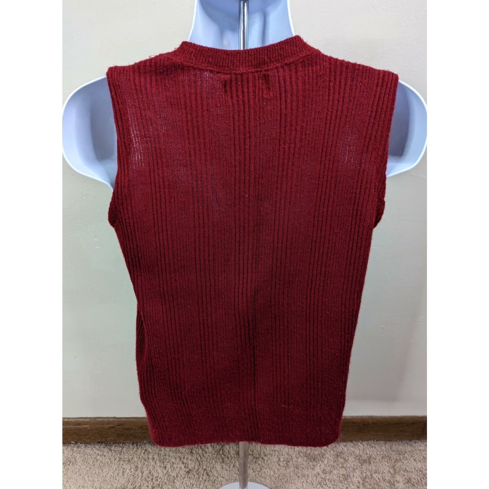 Van Heusen VINTAGE Van Heusen Mens Red Size Medium V-Neck Sweater Vest S2C Knit Vest 80s 80s Theme Golf Casual Mens Size US M / EU 48-50 / 2 - 4 Thumbnail