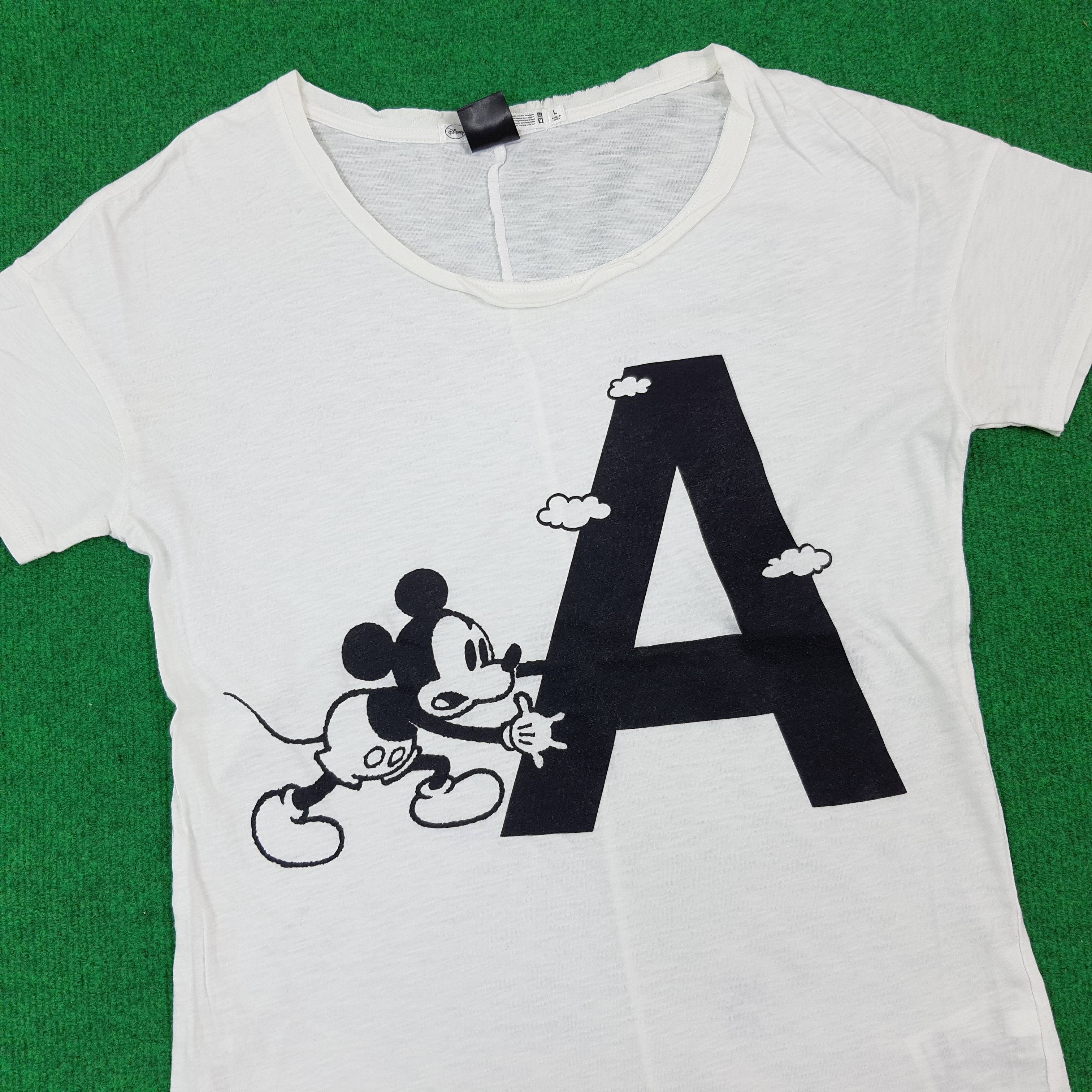 Japanese Brand × Vintage Vintage UU Uniqlo Undercover Disney Mickey Mouse Tshirt Size US M / EU 48-50 / 2 - 2 Thumbnail