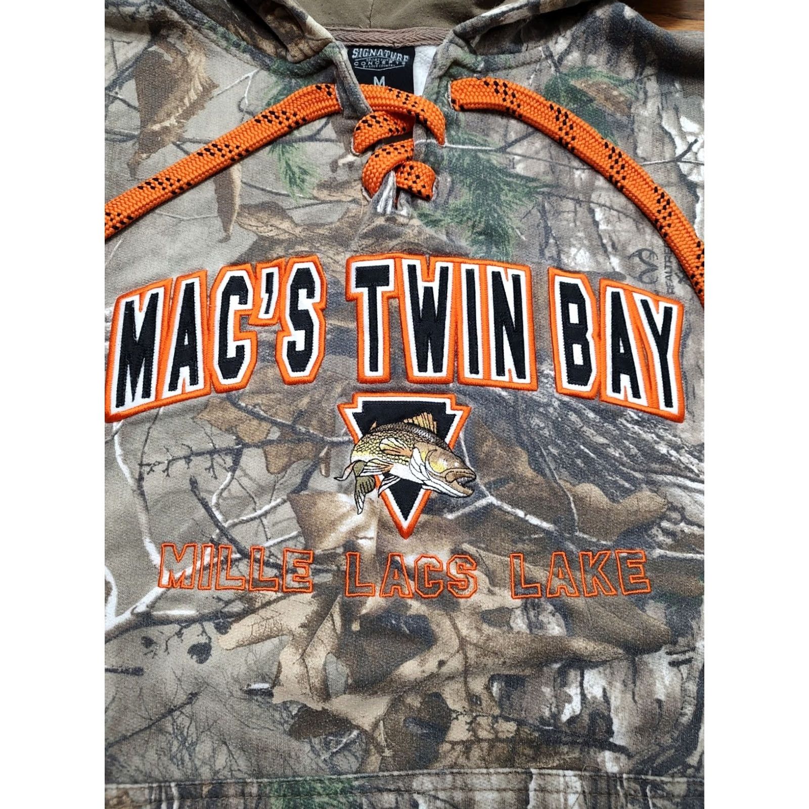 Vintage VINTAGE Signature Concepts Minnesota Mille Lacs Twins Bay Hoodie M Brown Camo Hockey Drawstring Sweatshirt Size US M / EU 48-50 / 2 - 4 Thumbnail