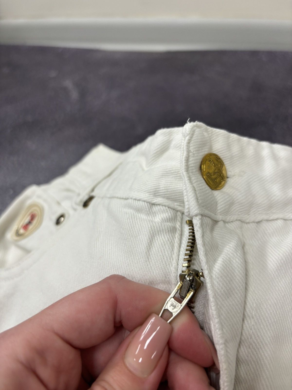 Trussardi Vintage Trussardi Women’s White Logo Luxury Tapered Jeans Size 28" / US 6 / IT 42 - 19 Thumbnail