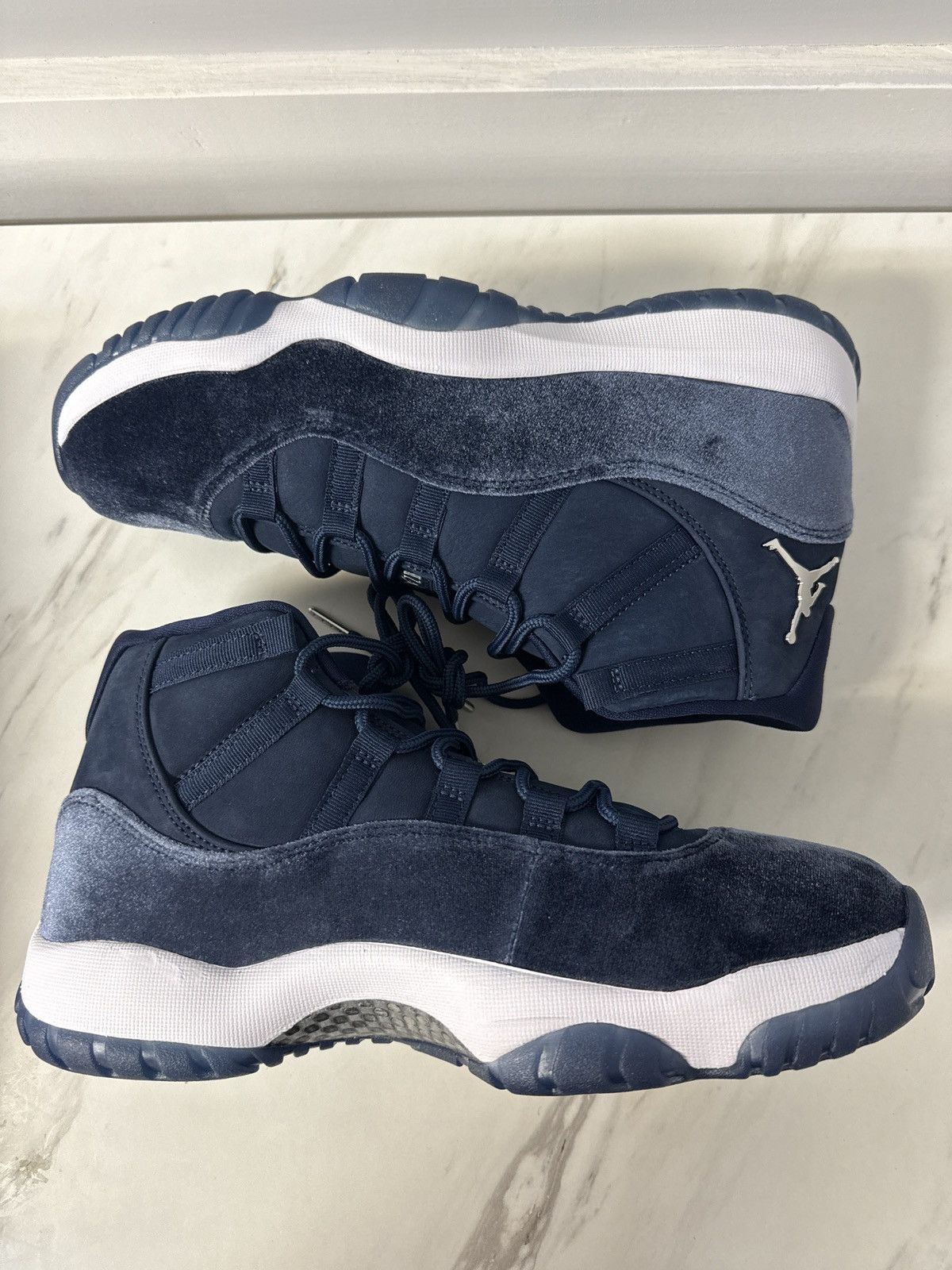 Jordan Brand Wmns Air Jordan 11 Retro Midnight Navy Size US 10 / EU 43 - 2 Thumbnail