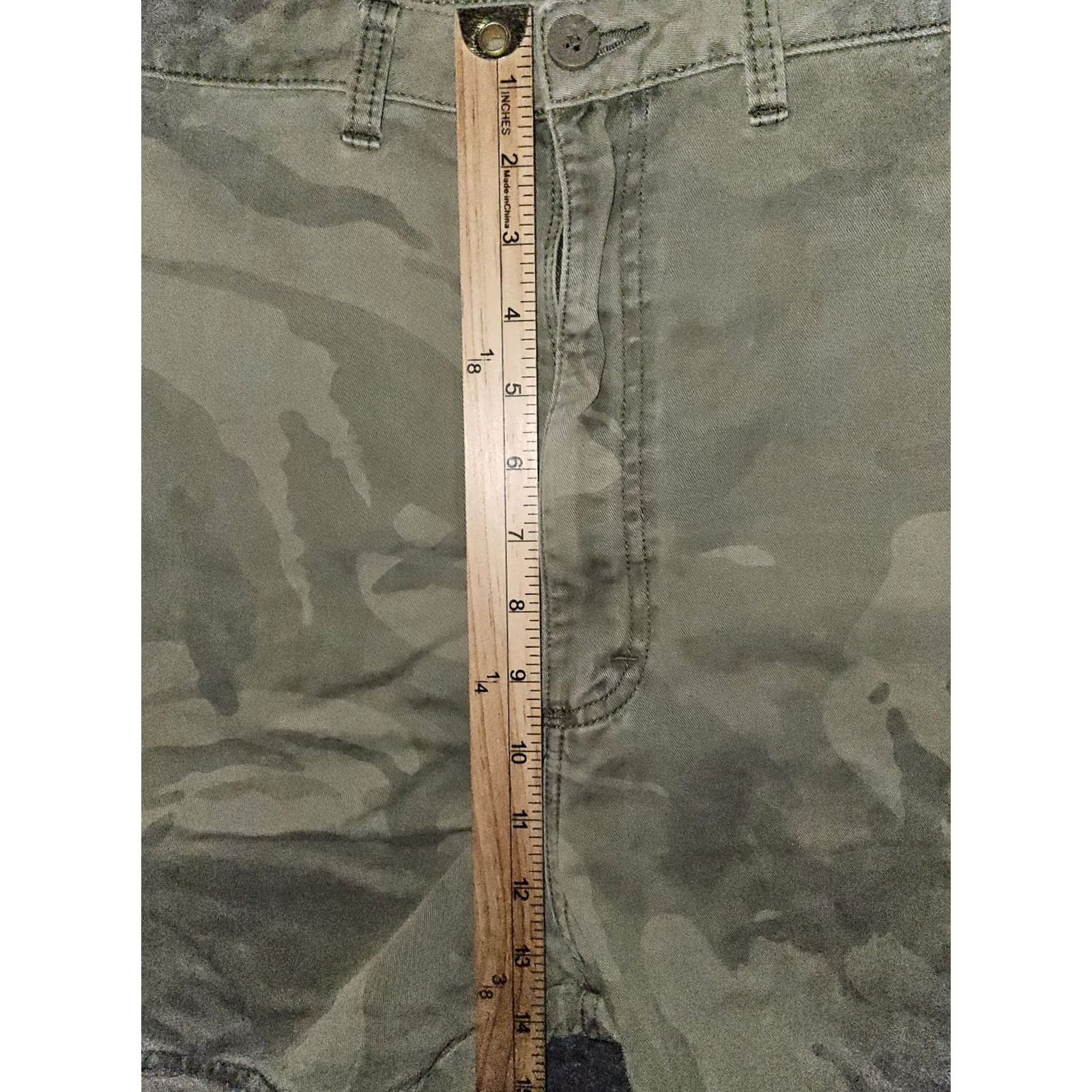 Wrangler VINTAGE Wrangler Camo Cargo Shorts 44 Green High Rise Men Cargo Pocket Regular Inseam 9 in Mens Size US 44 / EU 60 - 3 Thumbnail