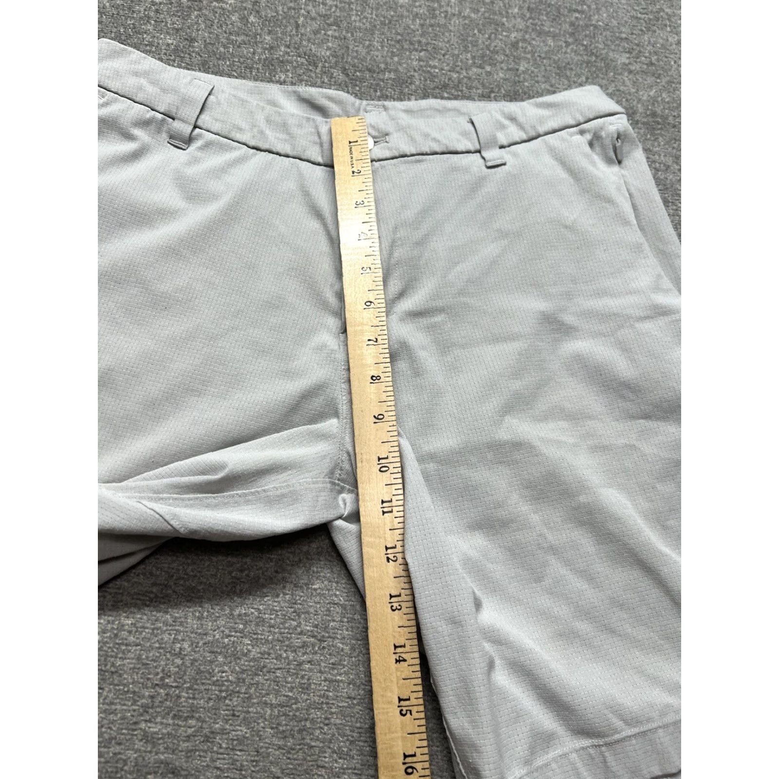 Lululemon Lululemon Mens 30 Commission Shorts 9” Inseam Gray Khaki Classic Fit Size US 30 / EU 46 - 5 Thumbnail