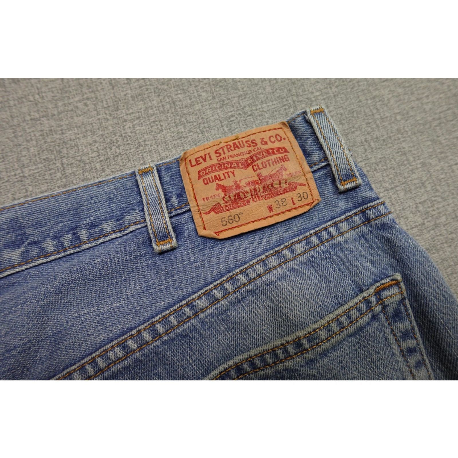Levi's VINTAGE Levi's 560 Jeans Mens 38x30 Blue Light Wash Distressed Baggy Fit Denim Size US 38 / EU 54 - 2 Thumbnail