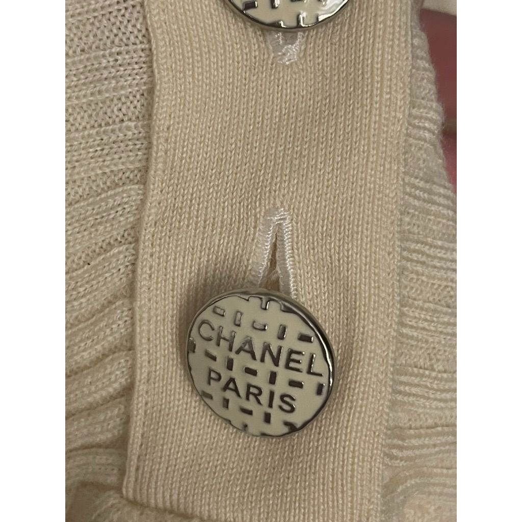 Chanel Chanel Cream Ribbed Knit Sweater With Button Shoulder Detail Size XXS / US 00 / IT 34 - 9 Thumbnail