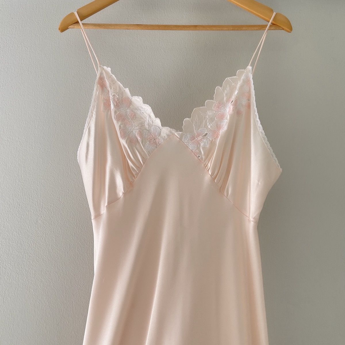 Victoria's Secret Victoria’s Secret 1980s Blush Pink Satin Slip Gown (L) Size L / US 10 / IT 46 - 10 Thumbnail