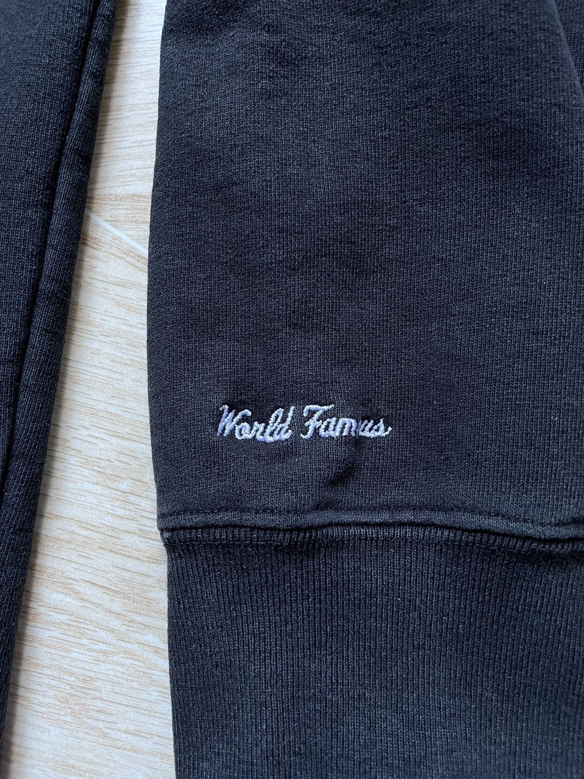 Supreme Supreme Big Gold Logo World Famous Hoodie Black Made Canada Size US L / EU 52-54 / 3 - 5 Thumbnail