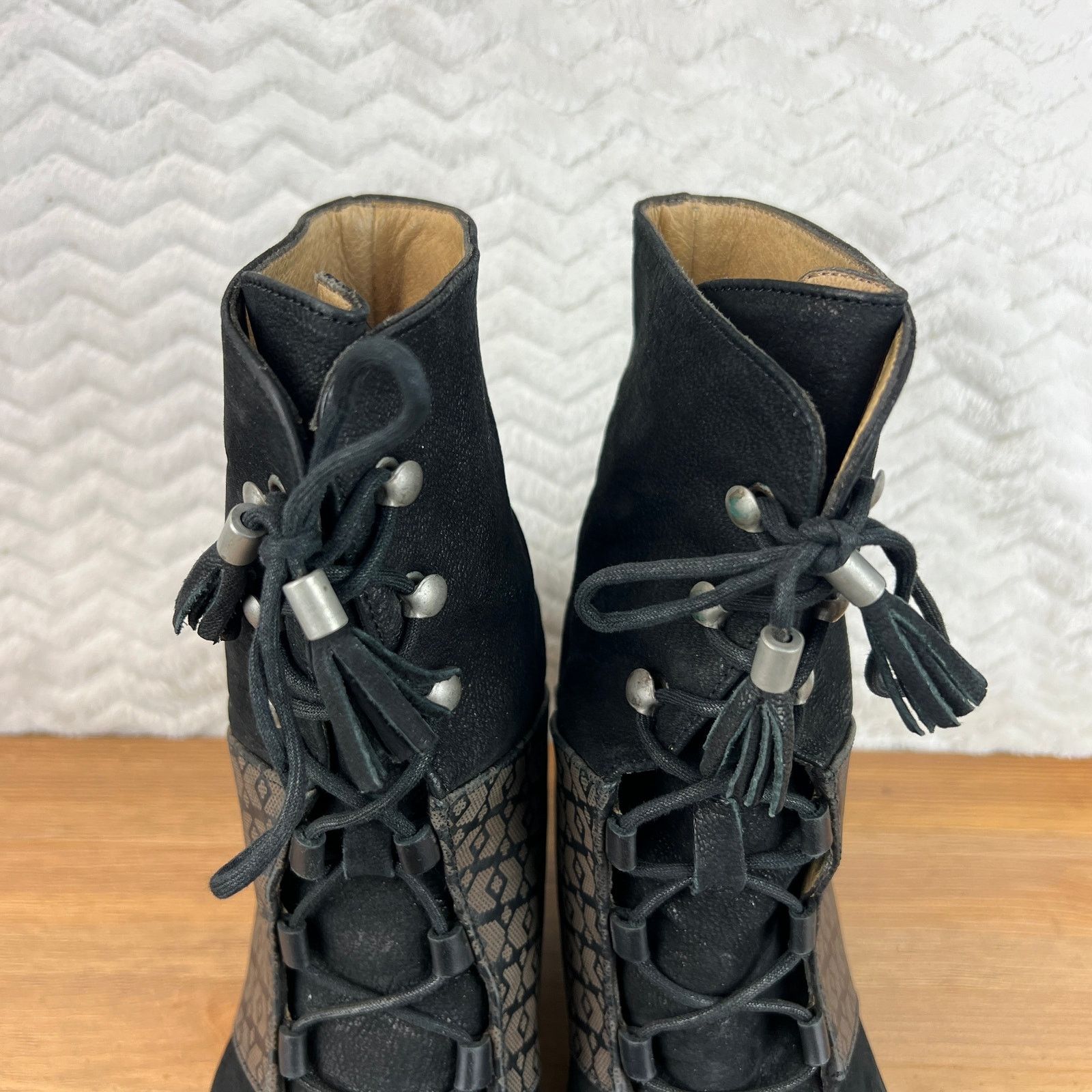 John Fluevog JOHN FLUEVOG OPERETTAS MARIETTA 7 SUEDE LEATHER BOOTS Discon Size US 7 / IT 37 - 15 Thumbnail
