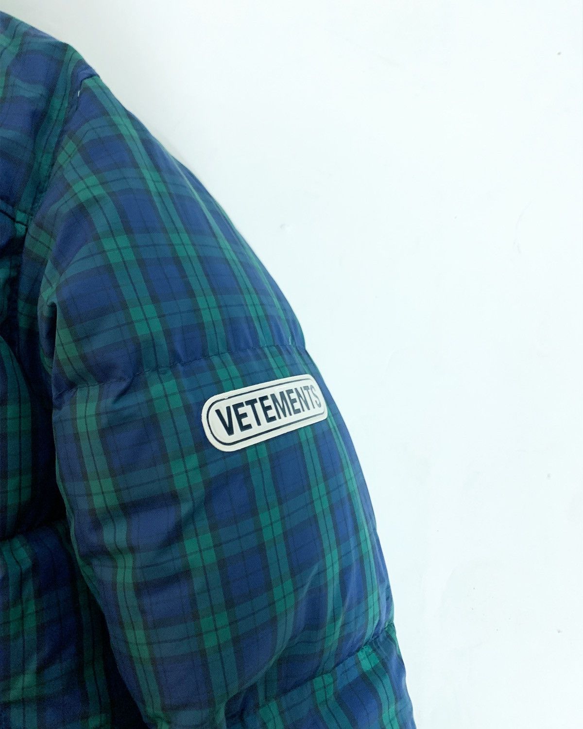 Vetements Vetements fw19 check reversible puffer jacket in red Size US L / EU 52-54 / 3 - 7 Thumbnail
