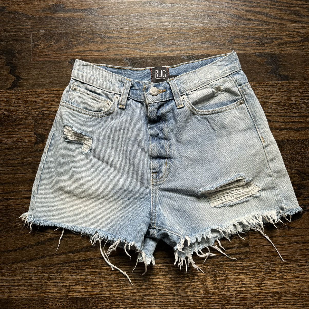 Bdg Urban Outfitters BDG Girlfriend High Rise Denim Shorts (25) Size 25" / US 0 / IT 36 - 1 Thumbnail