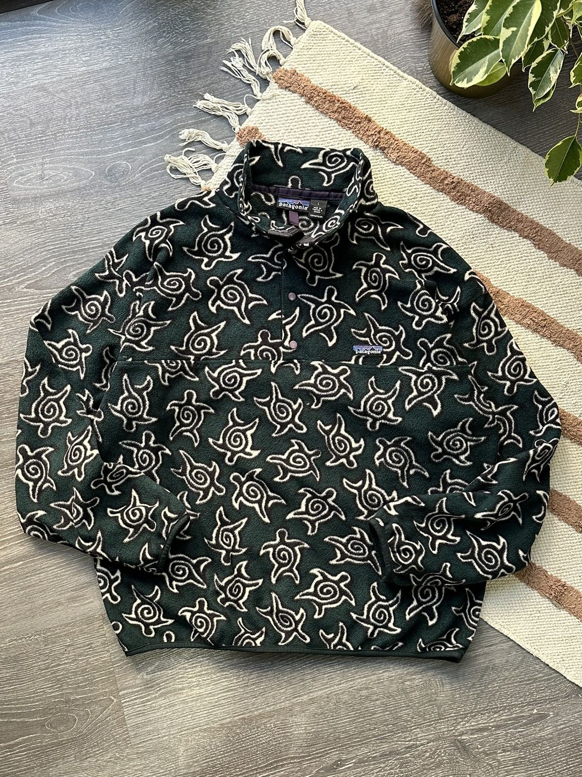 Old School Outdoor | 1995 Patagonia Printed Synchilla Snap-T