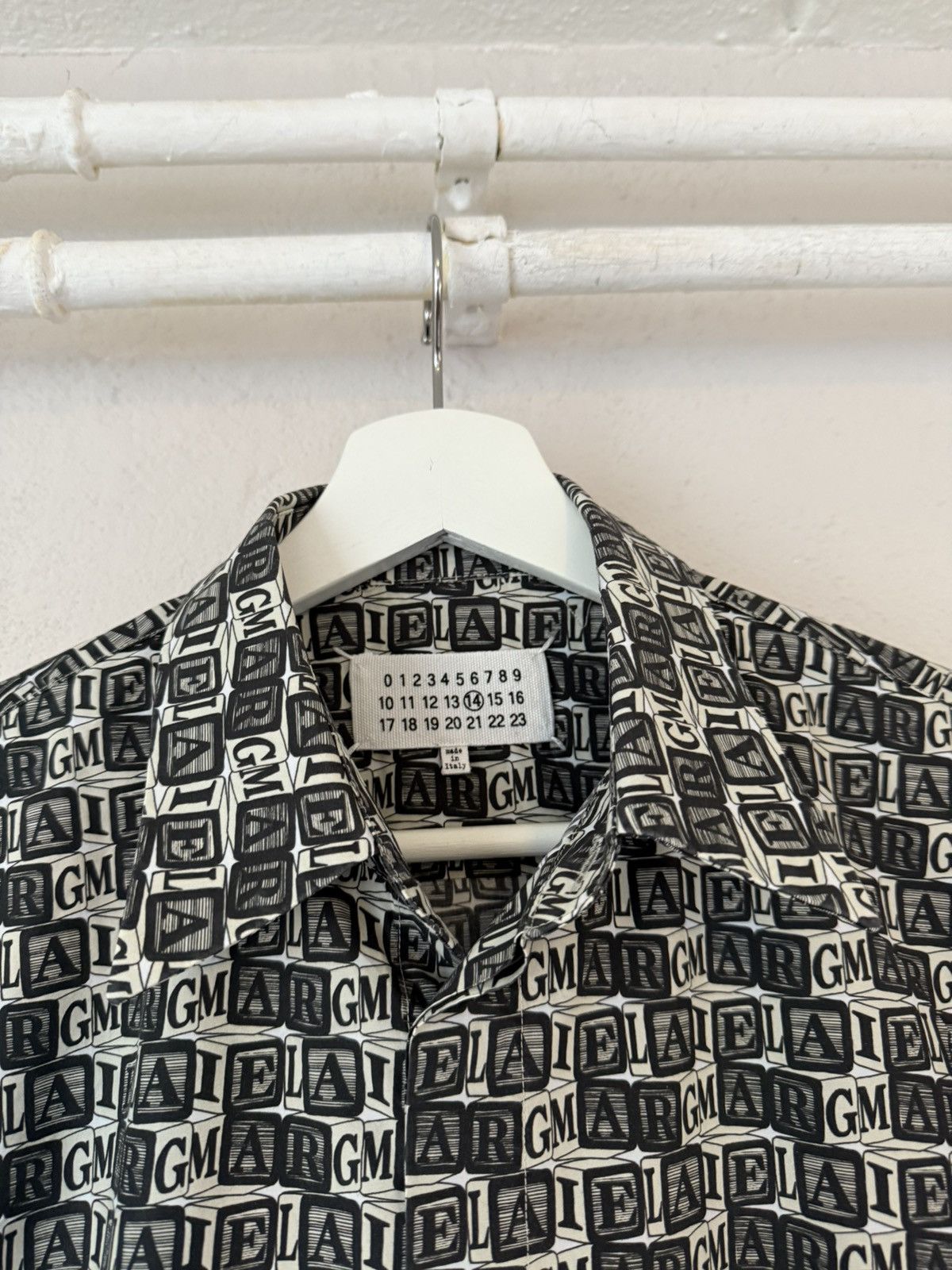 Maison Margiela Maison Margiela All-Over Logo Print Shirt – Size 39 Size US M / EU 48-50 / 2 - 2 Thumbnail
