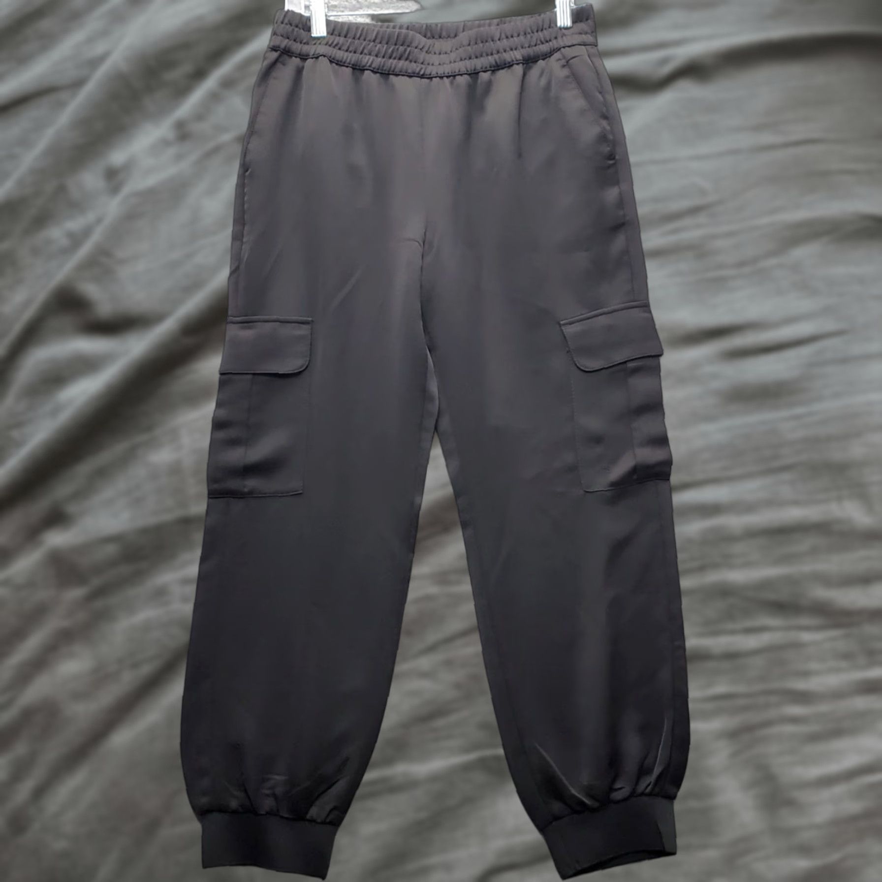 Banana Republic Banana Republic Womens S Pants Jogger Black Athletic Cargo Pockets Elastic Waist Size 28" / US 6 / IT 42 - 1 Thumbnail