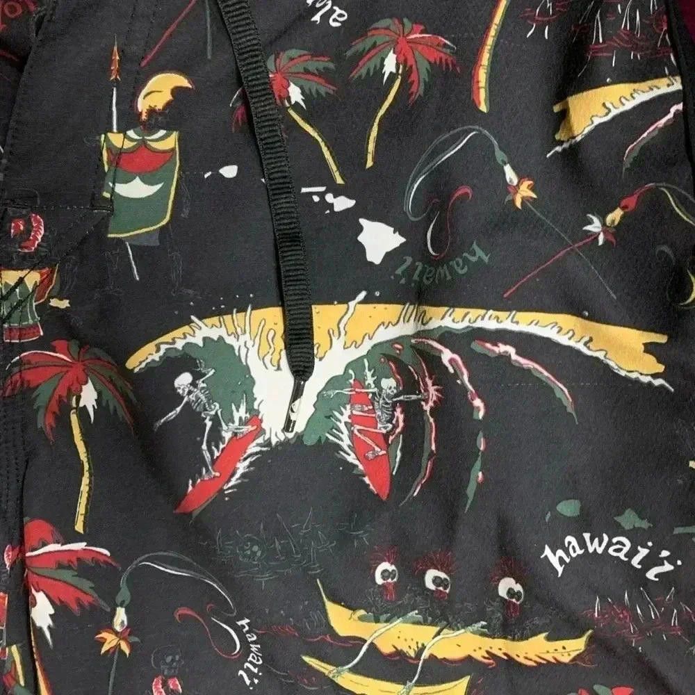 Quiksilver Quiksilver Men's Hawaiian Print Board Shorts - Size 34 Size US 32 / EU 48 - 3 Thumbnail