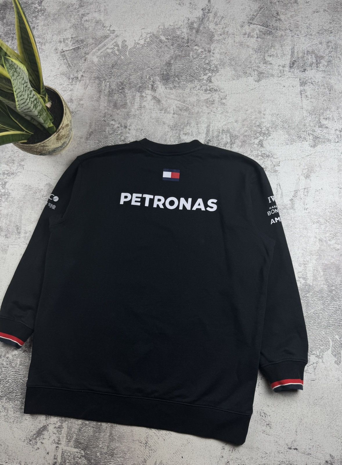Mercedes-Benz Mercedes AMG Petronas Formula 1 Black XL Men’s Racing Fleece Pullover Sweatshirt Size US XL / EU 56 / 4 - 13 Thumbnail