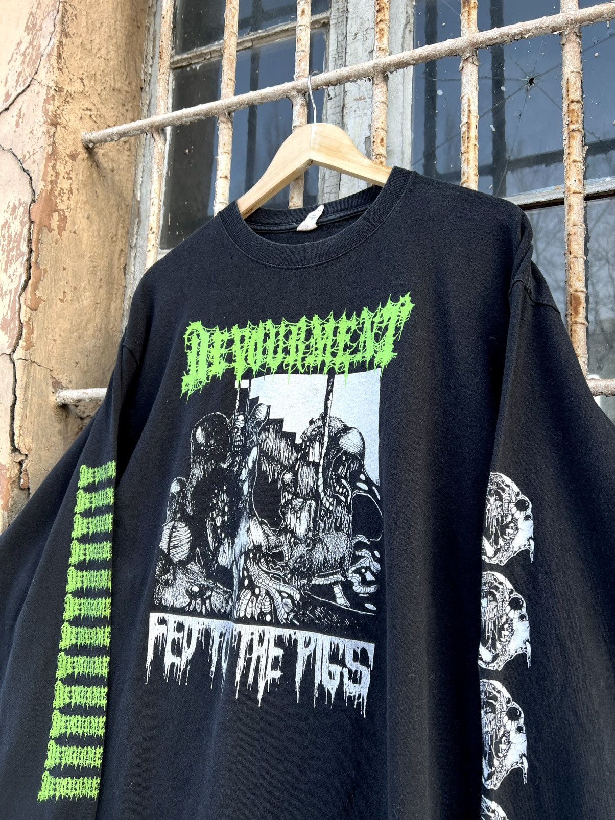 Band Tees VTG Devourment Fed To The Pigs Longsleeve Death Metal Shirt Size US XL / EU 56 / 4 - 3 Thumbnail