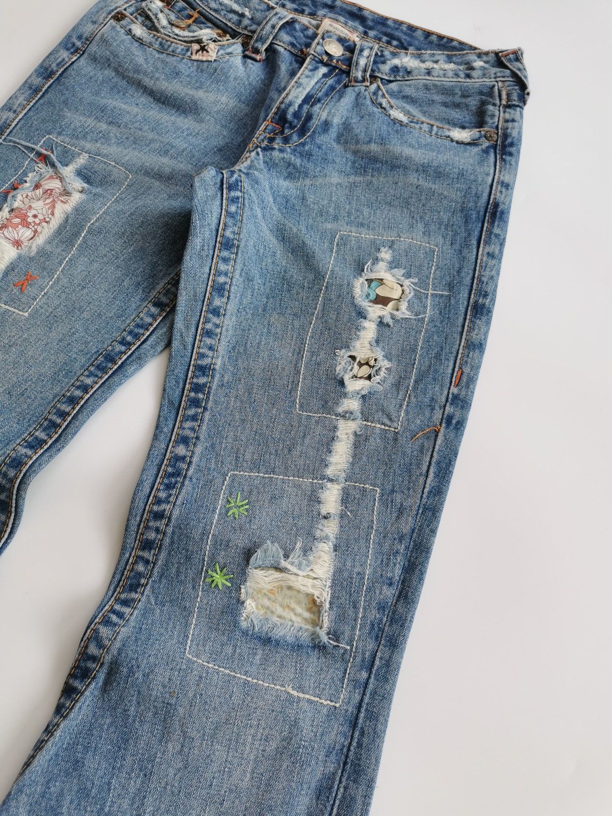 True Religion Woodstock Bootcut True Religion Patchwork Distressed Jeans Size 27" / US 4 / IT 40 - 3 Thumbnail