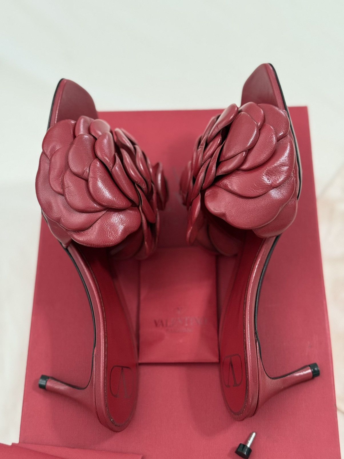 Valentino NWT VALENTINO GARAVANI ATELIER Rose Sandal Burgundy Red35.5 Size US 5.5 / IT 35.5 - 8 Thumbnail