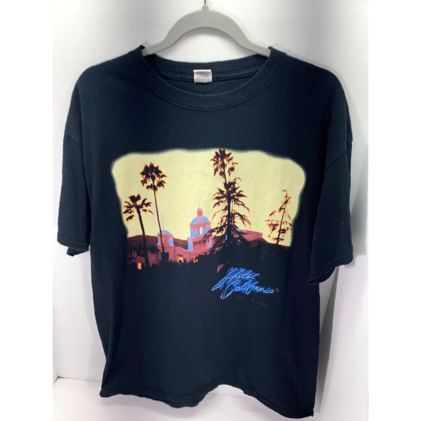 Gildan VINTAGE The Eagles Hotel California Concert T-Shirt Mens S Black Graphic Gildan Cotton Size US S / EU 44-46 / 1 - 5 Thumbnail