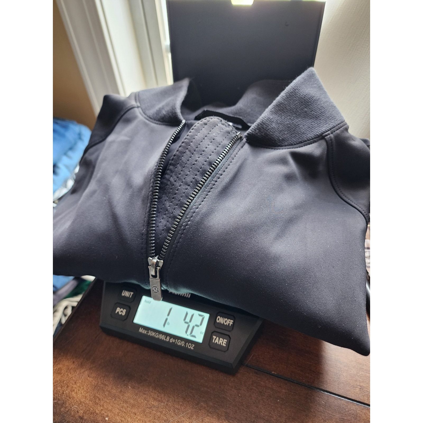 Lululemon Lululemon Swept Along Black Bomber Jacket Large Cinch Hem Size L / US 10 / IT 46 - 10 Thumbnail