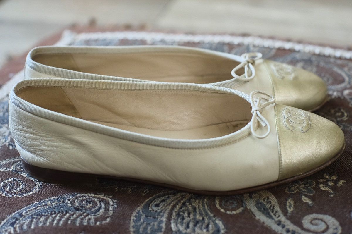 Chanel Chanel Cream & Gold Cap Toe Ballet Flats Size 37 Size US 6.5 / IT 36.5 - 4 Thumbnail