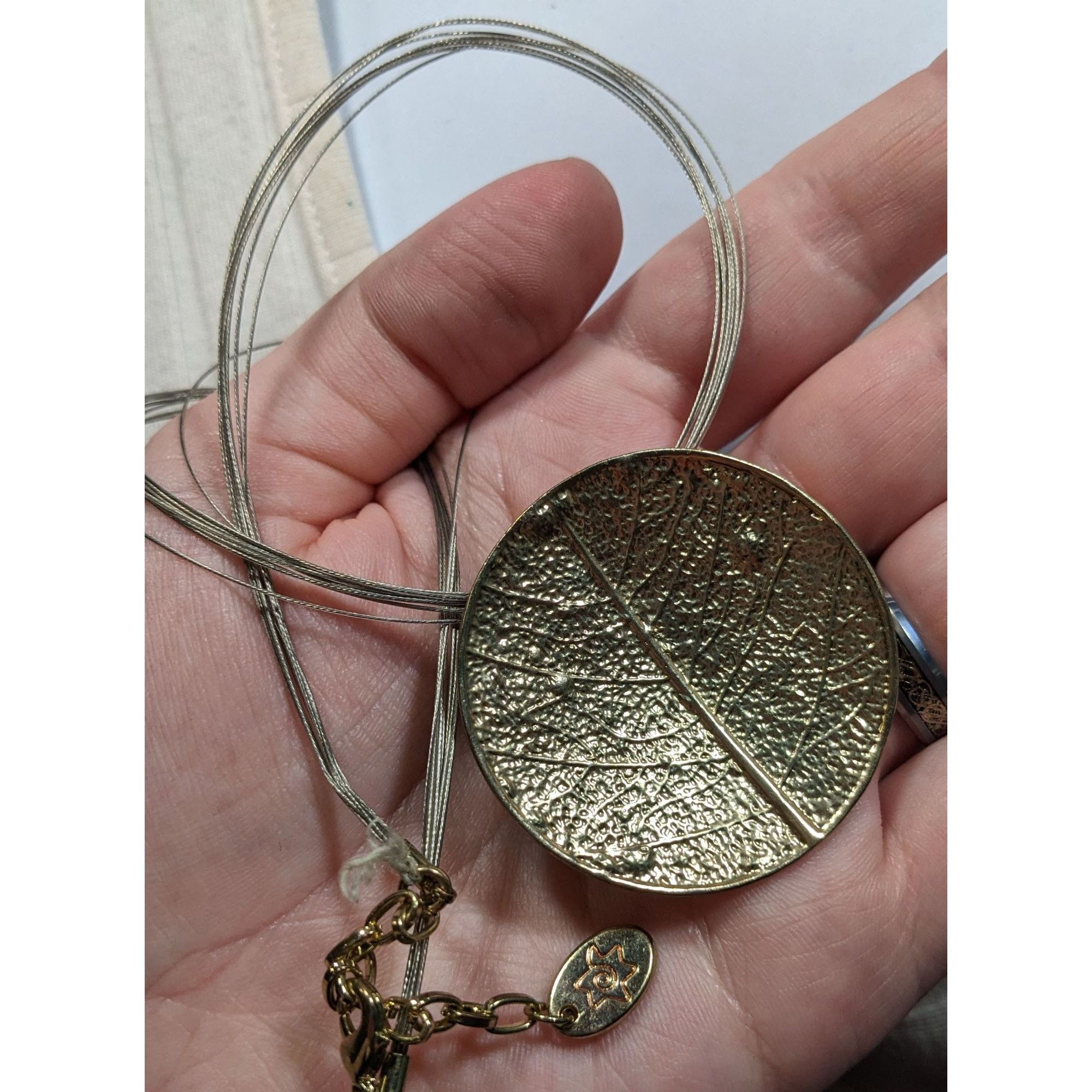 Other Caracol Leaf Embossed Gold Tone Pendant Necklace Size ONE SIZE - 7 Thumbnail