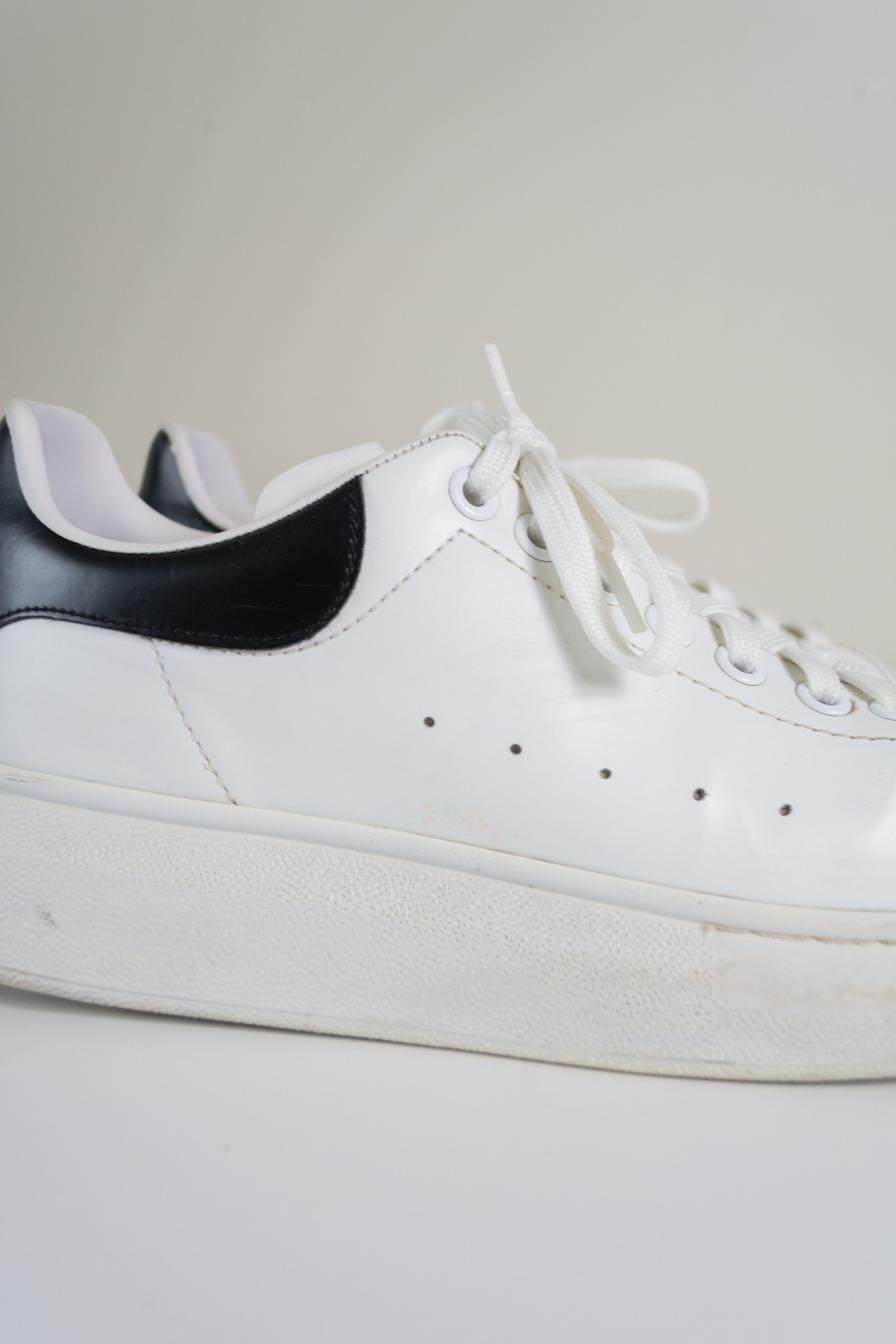 Alexander McQueen Alexander McQueen white sneakers Size US 9 / EU 42 - 6 Thumbnail