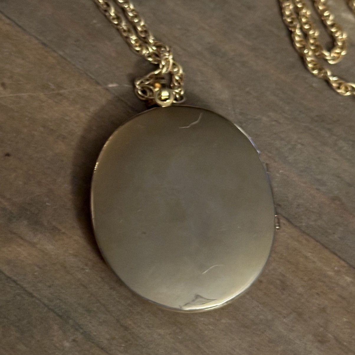 Vintage Vintage gold tone oval filigree locket pendant necklace Size ONE SIZE - 4 Thumbnail