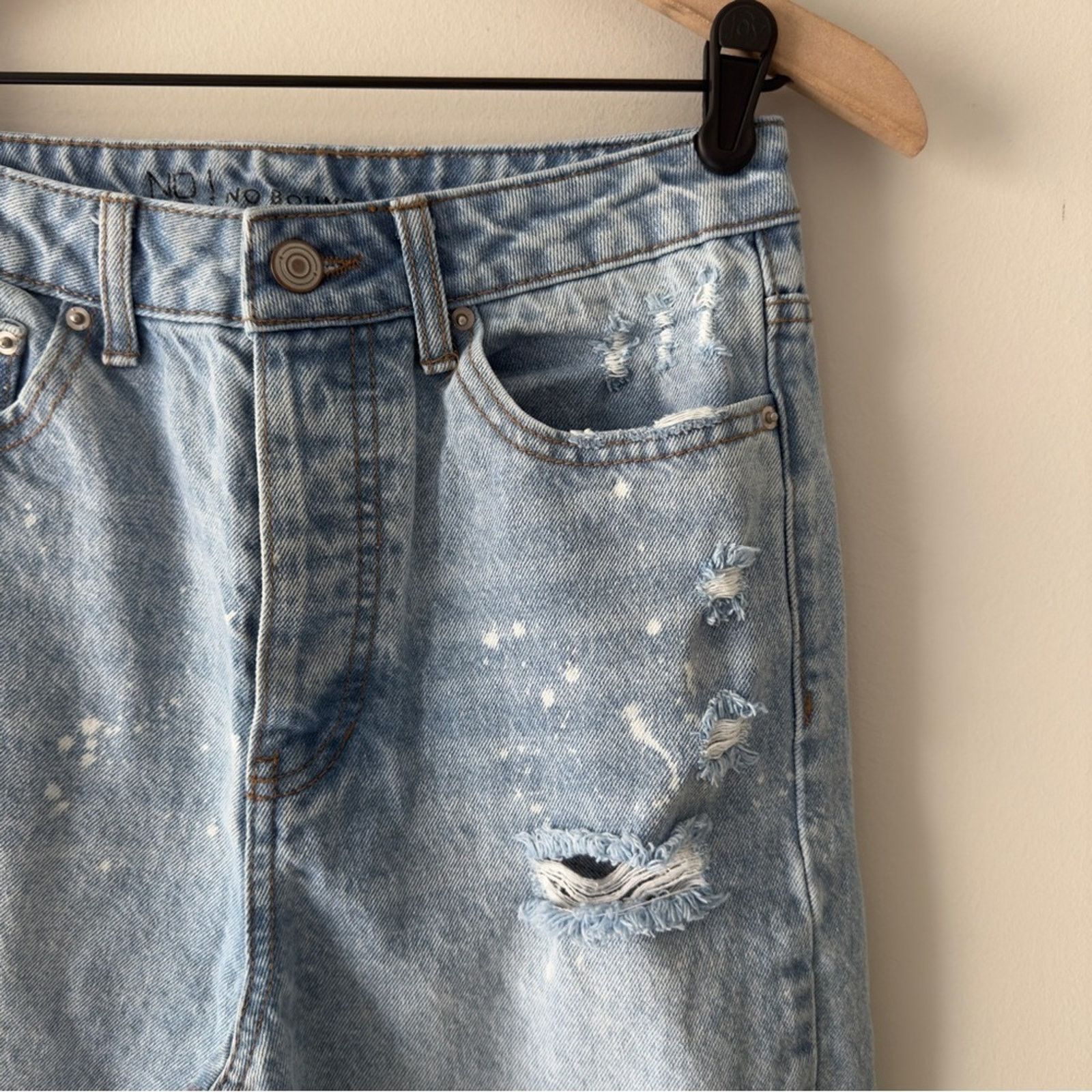 Other No Boundaries Distressed Paint Splatter Light Wash Jeans EUC Size 27" / US 4 / IT 40 - 5 Thumbnail
