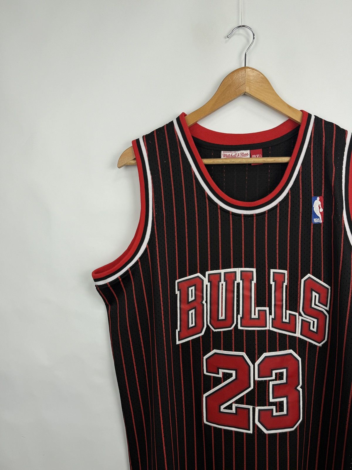 Mitchell & Ness 🇺🇸 Jordan 23 Chicago Bulls Mitchell & Ness Hardwood Classics Size US XL / EU 56 / 4 - 4 Thumbnail