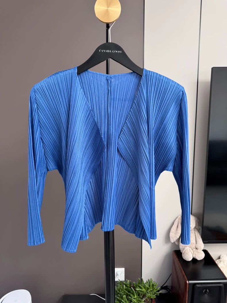 Issey Miyake Issey Miyake size:3 Blue pleated cardigan Size S / US 4 / IT 40 - 1 Thumbnail
