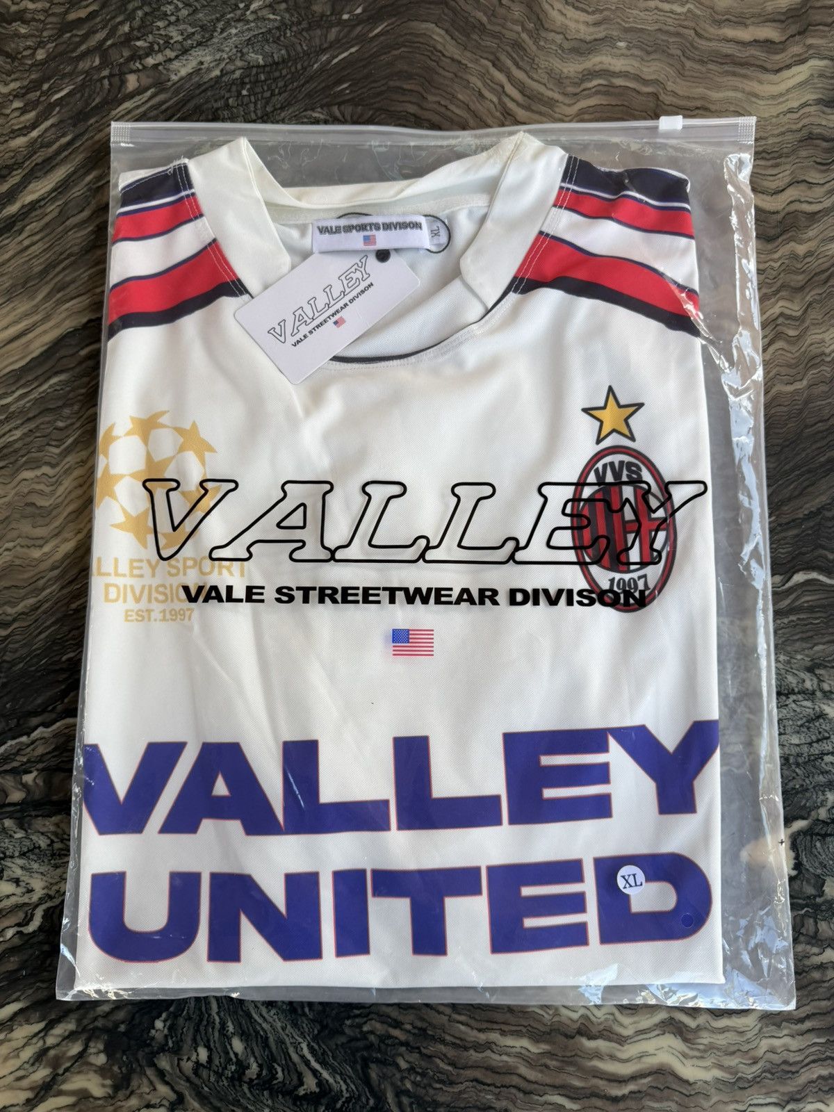 Vale Vale Forever United Football Jersey Size XL NWT Size US XL / EU 56 / 4 - 7 Thumbnail