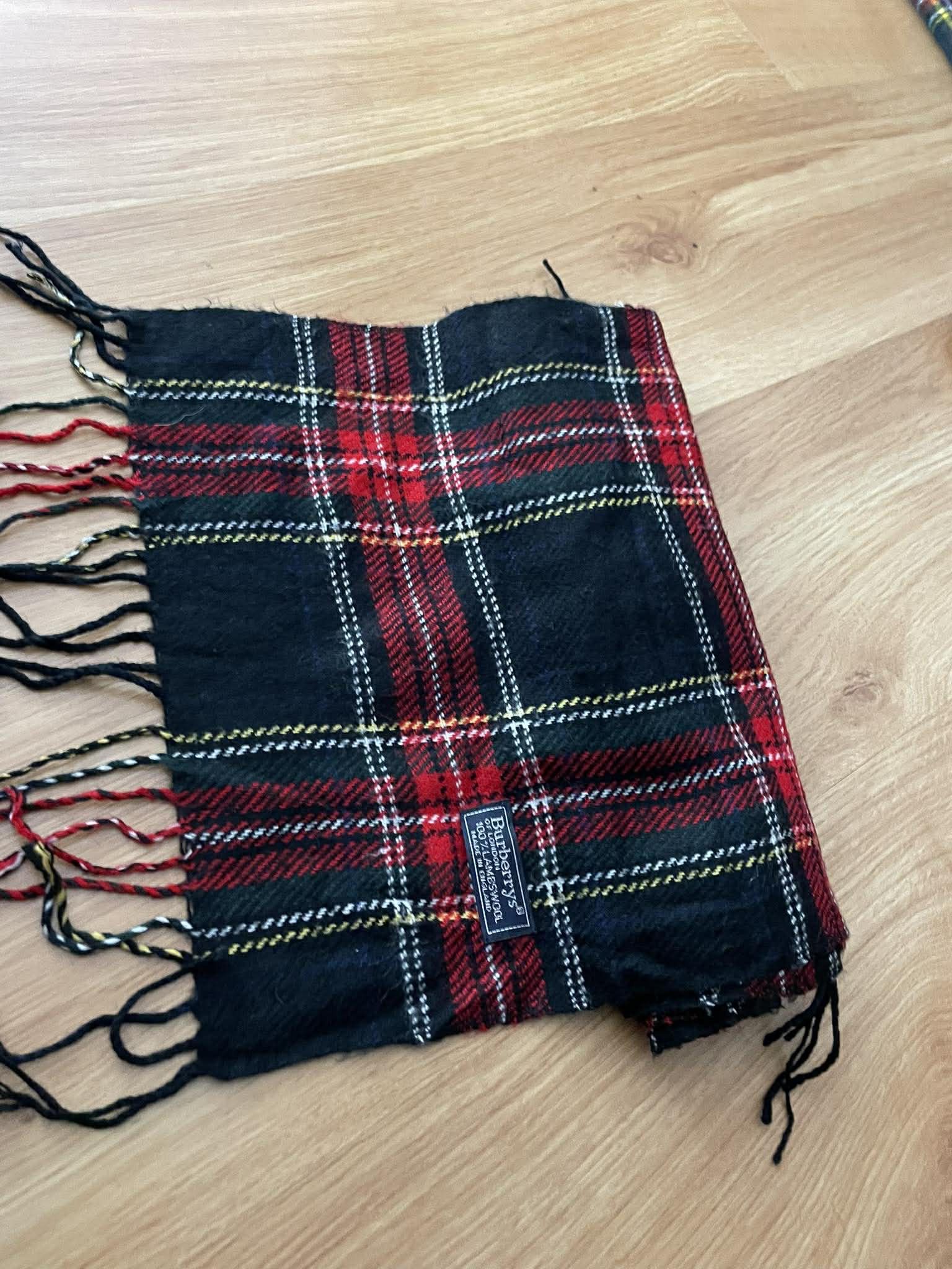 Burberry burberrys vintage scarf 80/90's lambwool red Size ONE SIZE - 1 Thumbnail