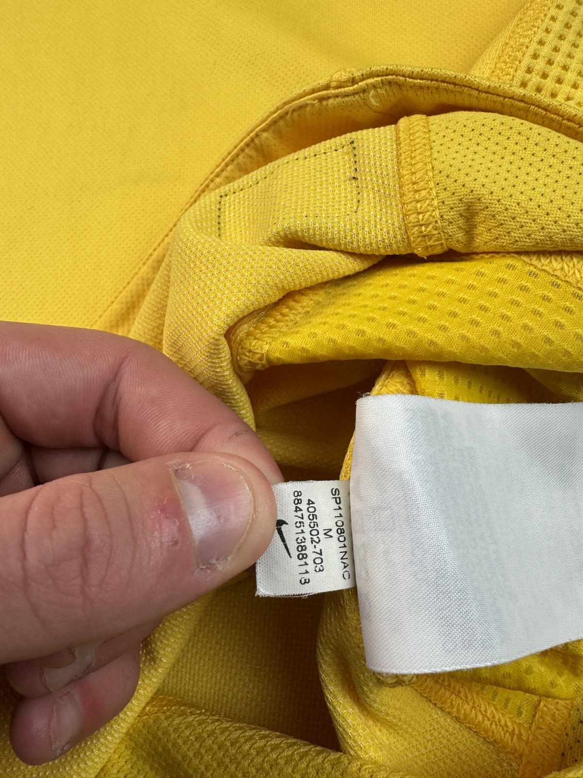 Nike Brazil 2011/12 Home Football Shirt Soccer Jersey Nike M Size US M / EU 48-50 / 2 - 7 Thumbnail