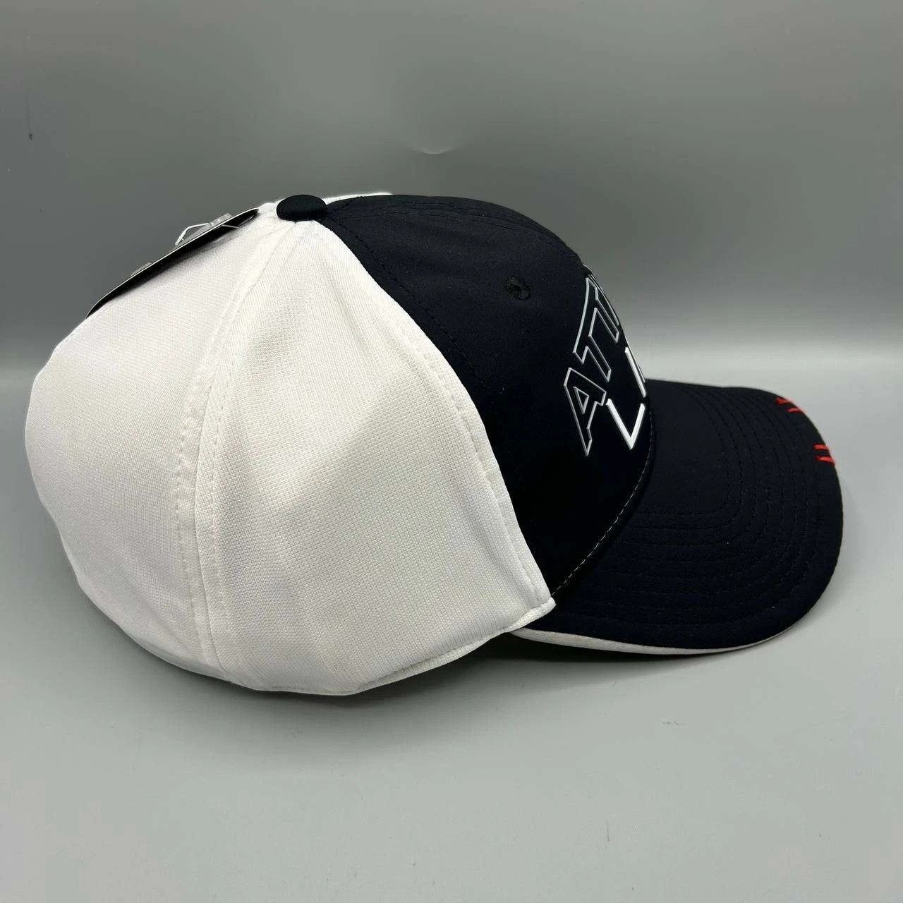 Greg Norman Greg Norman Golf M-L Attack Life Embroidered Stretch Fitted Size ONE SIZE - 4 Thumbnail