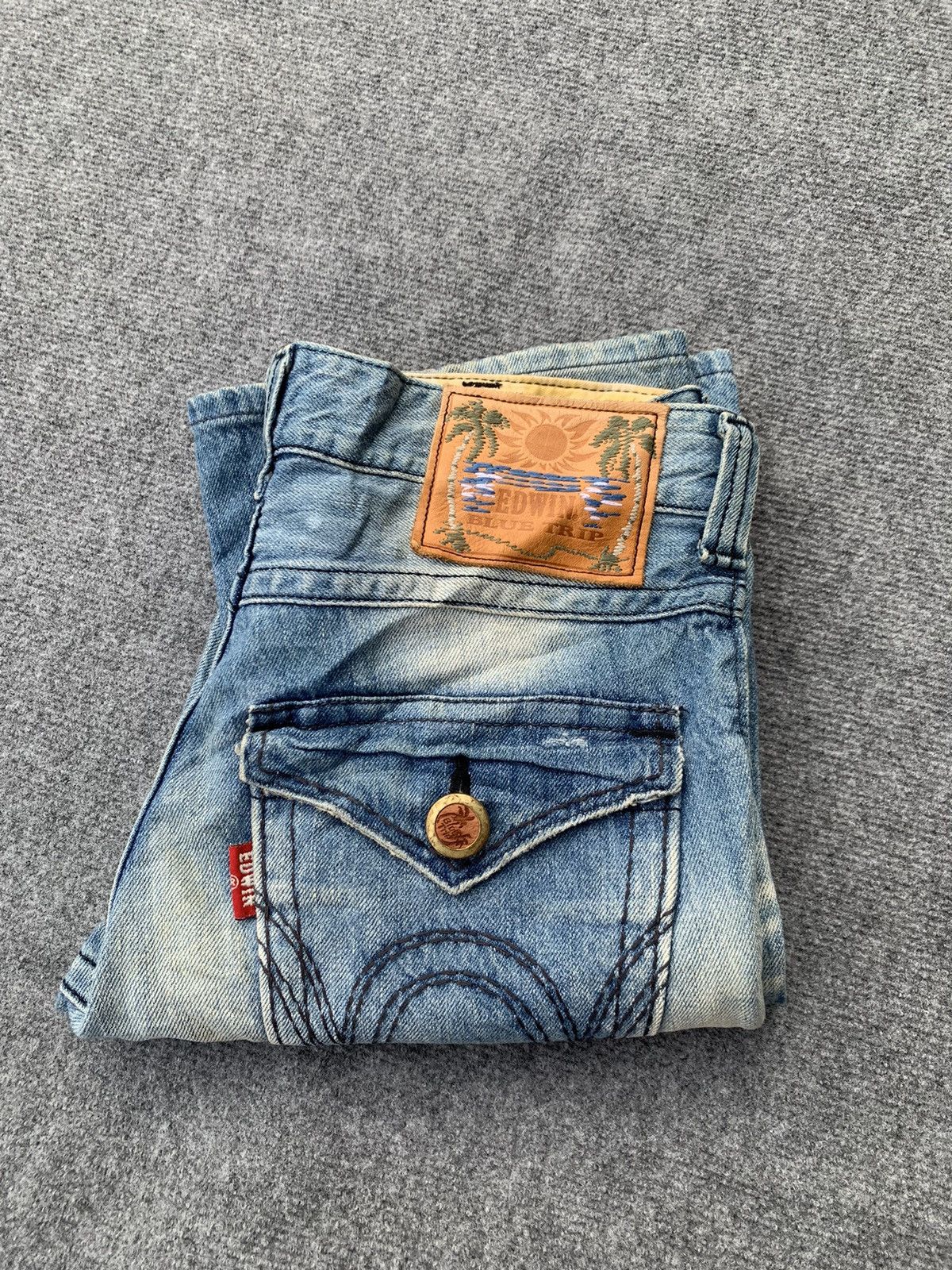 Edwin 𝗙𝗟𝗔𝗥𝗘 EDWIN BLUE TRIP VERY RARE & DISTRESSED. Size US 33 - 17 Thumbnail