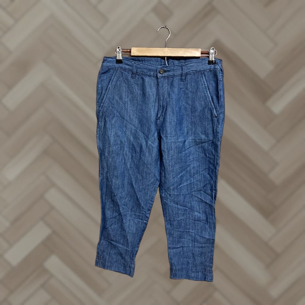 Uniqlo Uniqlo Jeans Women Blue Linen Denim Size 28 Straight Inseam 23 in, Regular, Medium Wash, Denim Type, Solid Pattern Size 28" / US 6 / IT 42 - 1 Thumbnail