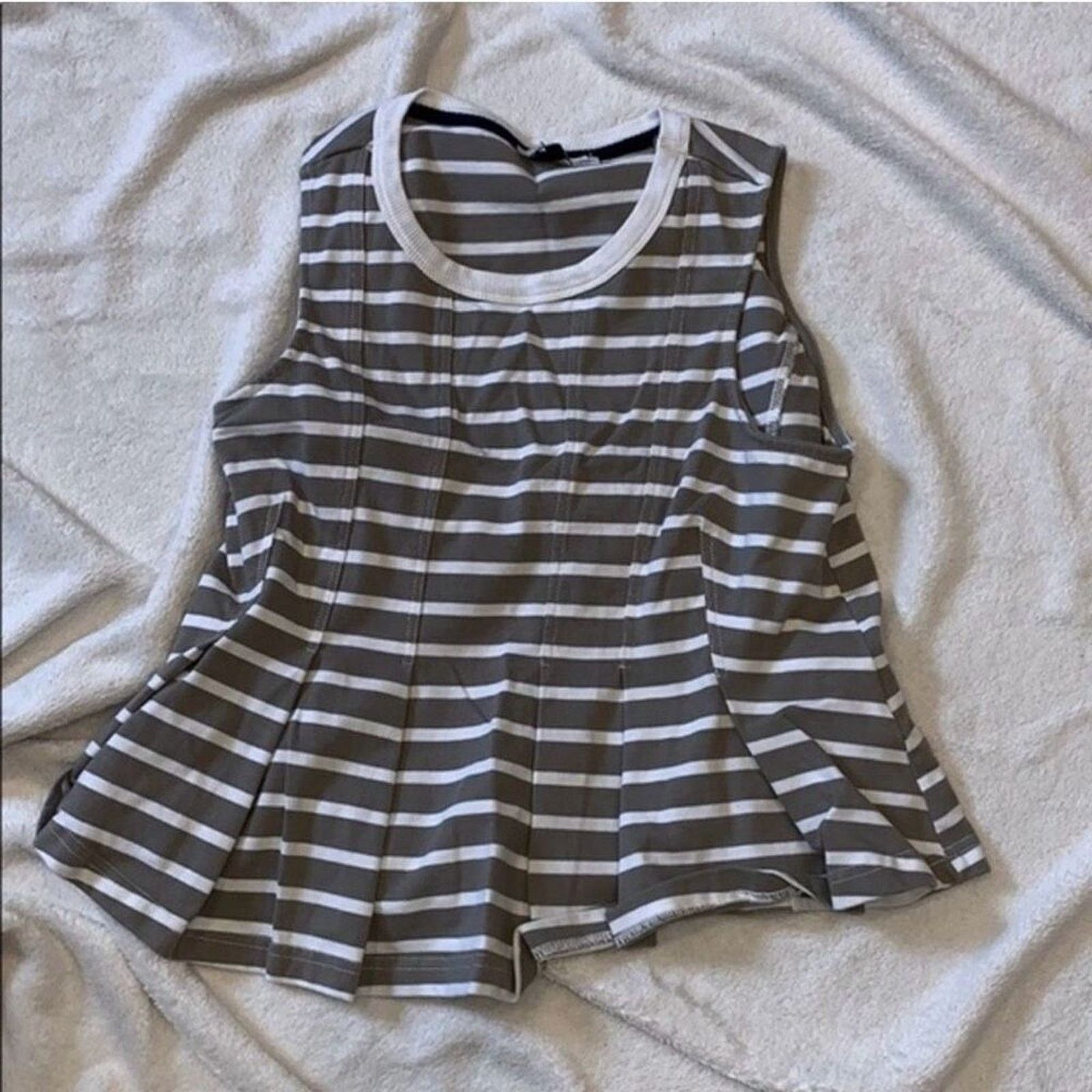 Anthropologie Anthropologie Gray and White Striped Peplum Tank Top | Sz M Size M / US 6-8 / IT 42-44 - 2 Thumbnail