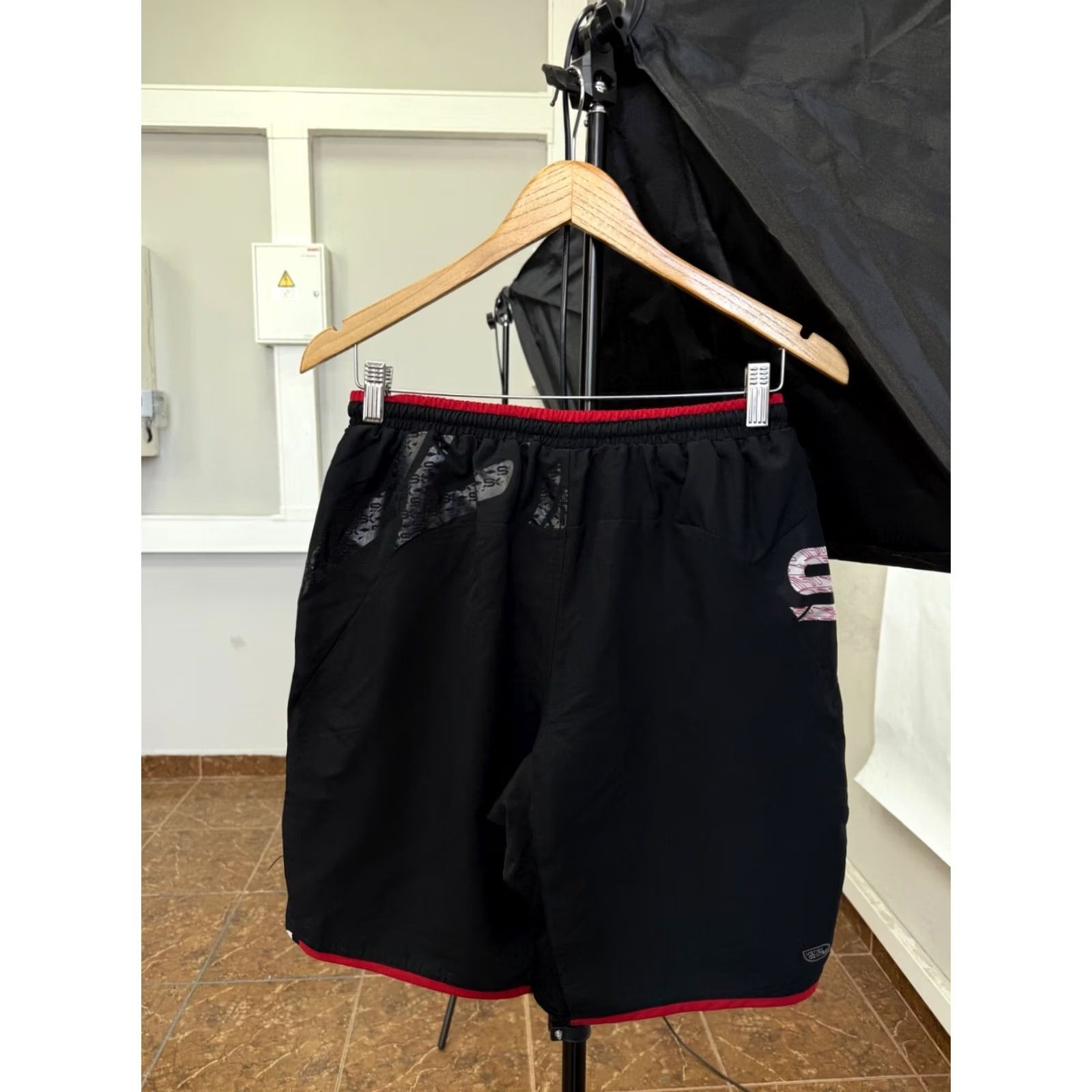 Umbro VINTAGE Umbro Shorts M Black 90s Model SX Rare Retro Hype Y2K Mens Size US 31 - 2 Thumbnail