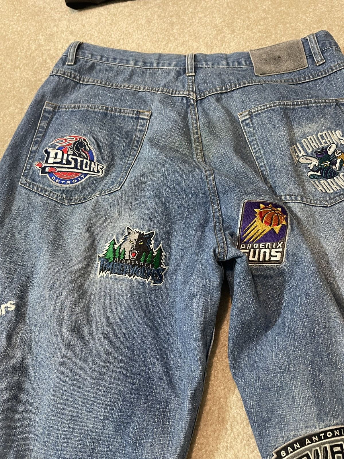 basketcase gallery 2003 Vintage NBA Patch Jeans by UNK Size US 35 - 7 Thumbnail