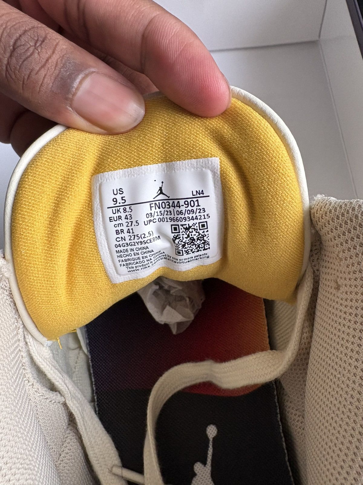 J Balvin × Jordan Brand Jordan 3 x J Balvin “Medellin Sunset” Size US 9.5 / EU 42-43 - 3 Thumbnail