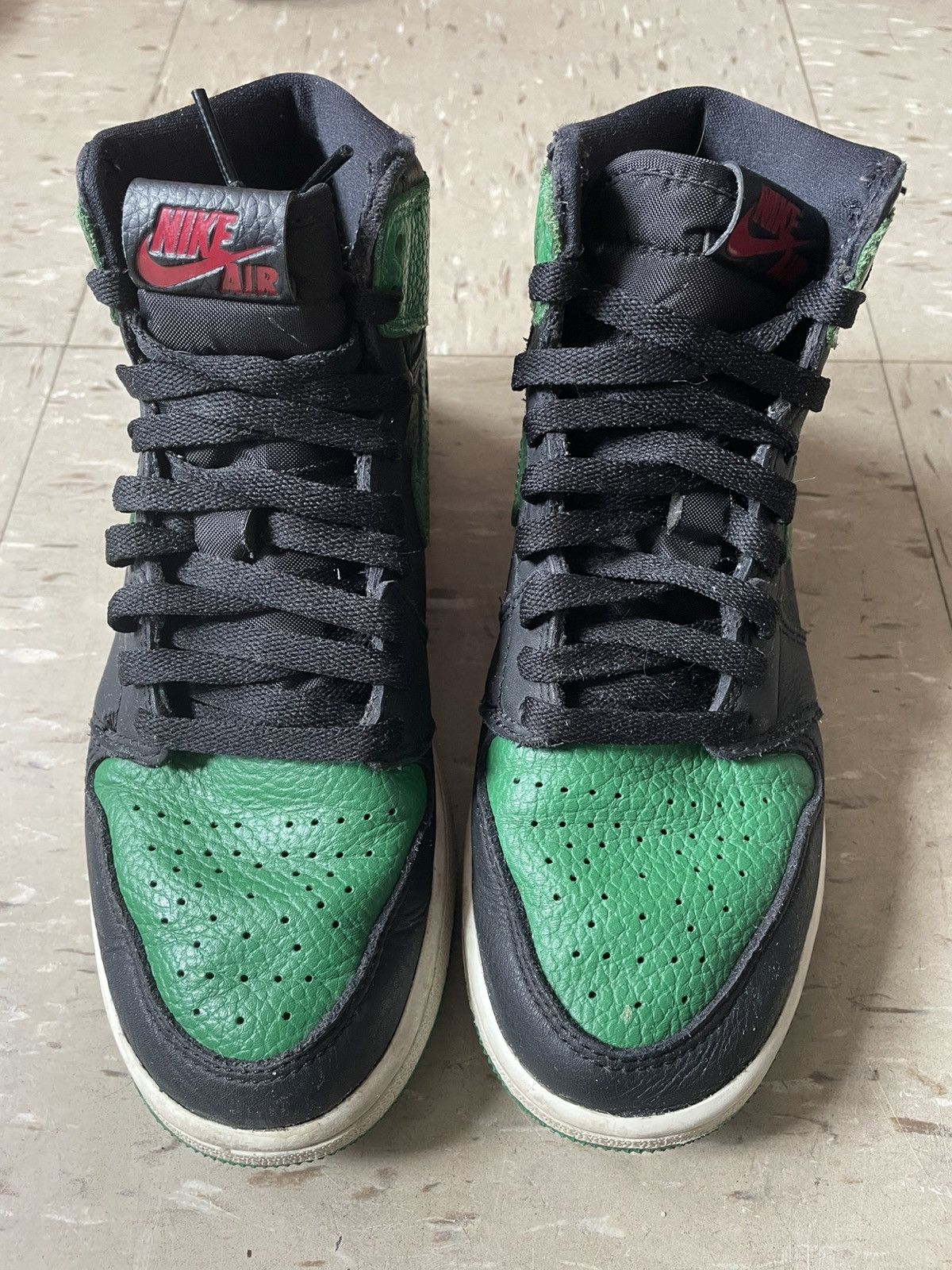 Jordan Brand Jordan 1 Retro High OG GS Pine Green 2.0 Basketball Shoes Size US 5 / EU 37 - 6 Thumbnail