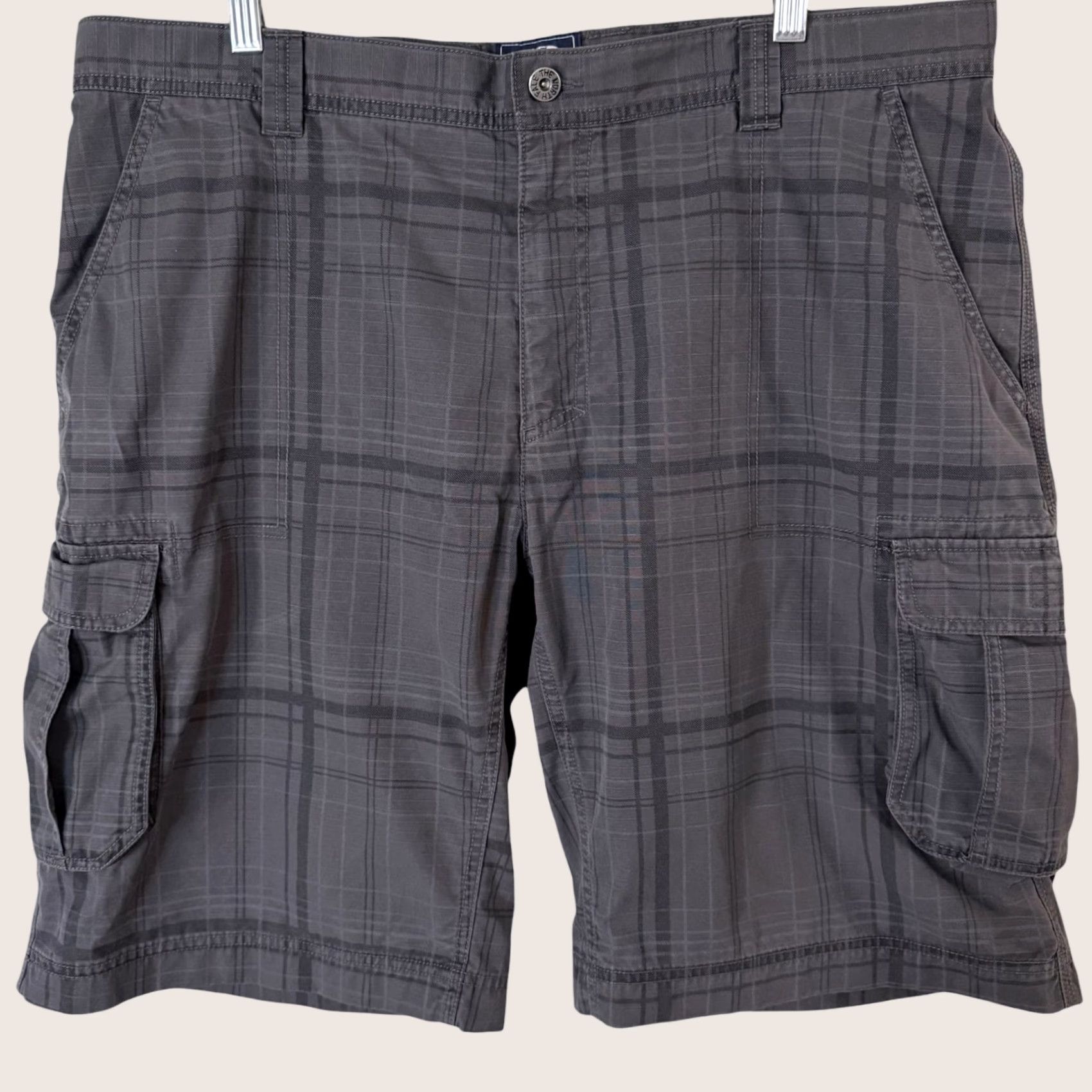 The North Face The North Face Relaxed-Fit Plaid Cargo Shorts Gray Men Size 40 Hiking Outdoors Casual Travel Summer Spring Fall 6-Pockets Cargo Pocket Easy Care Mens Size US 40 / EU 56 - 1 Thumbnail