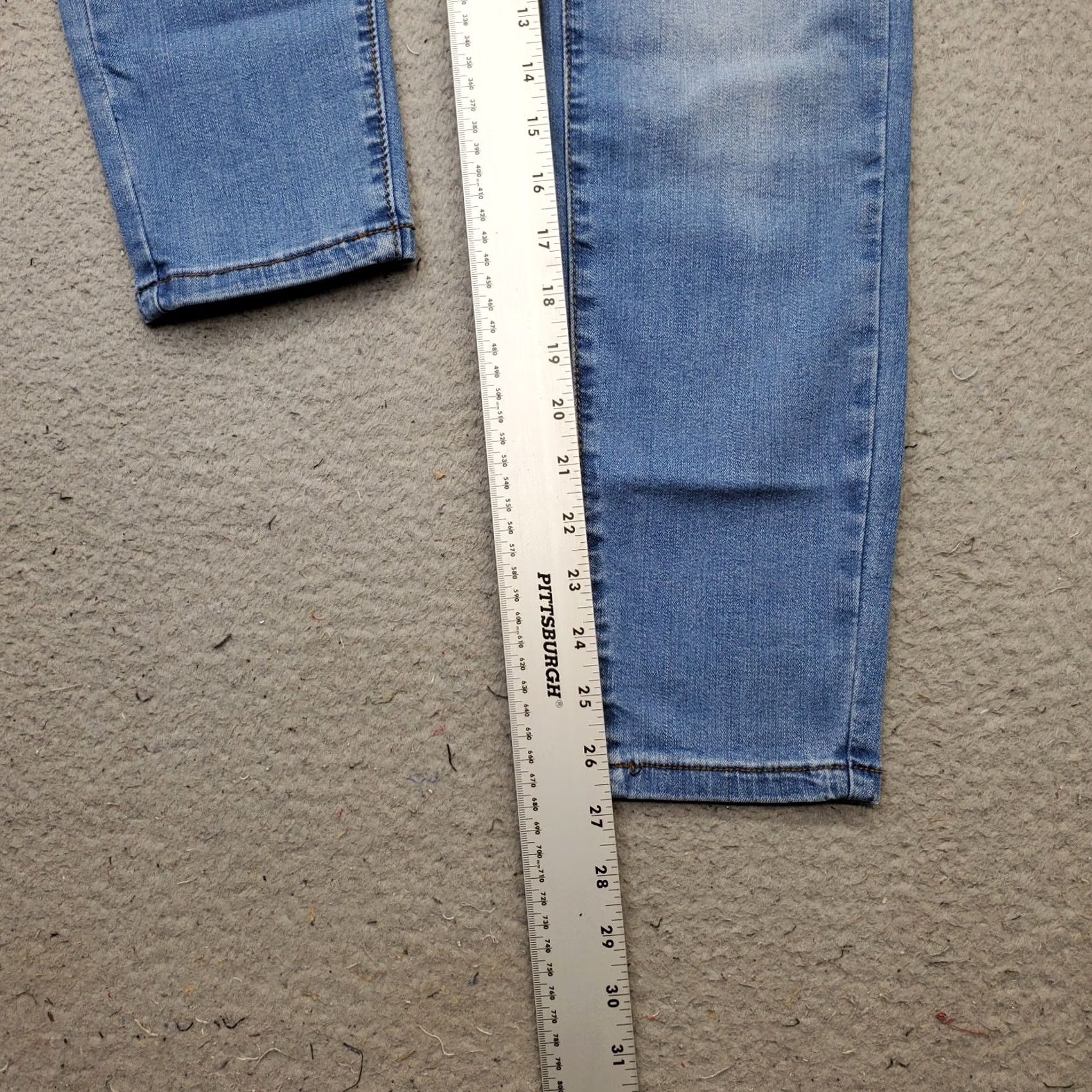 Vintage Tahari Womens Jeans Tahari Kelly Jeans Womens 4 Blue Denim Faded Streetwear Classic Skinny Leg 4 Womens Size 4 Blue Denim Jeans Mens Womens Boys Girls Size 27" / US 4 / IT 40 - 4 Thumbnail