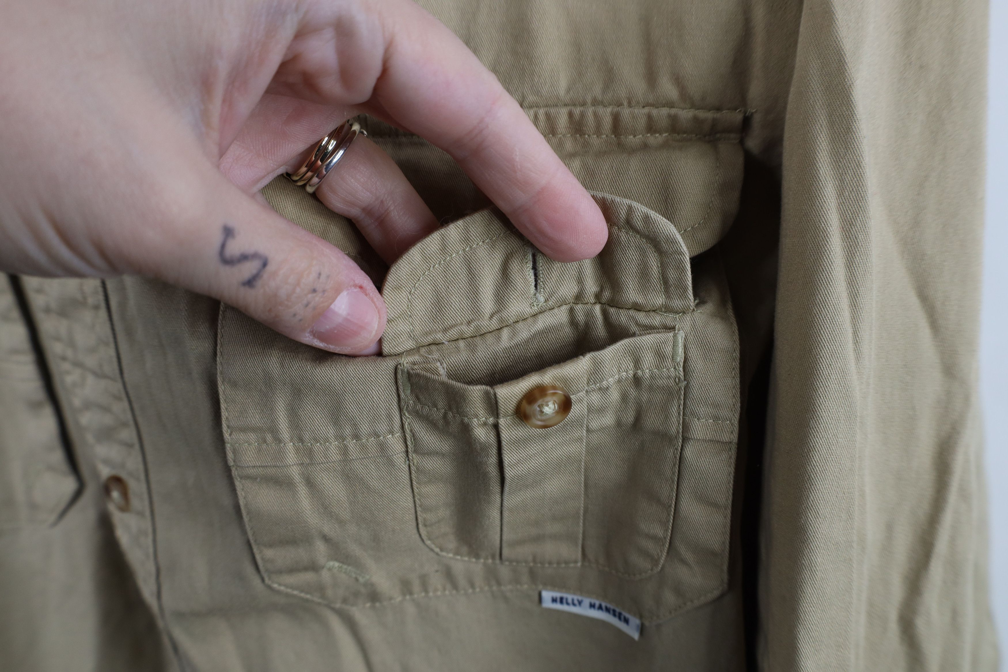 Helly Hansen × Vintage Vintage 90s Helly Hansen Spell Collared Button Shirt Beige Size US M / EU 48-50 / 2 - 5 Thumbnail