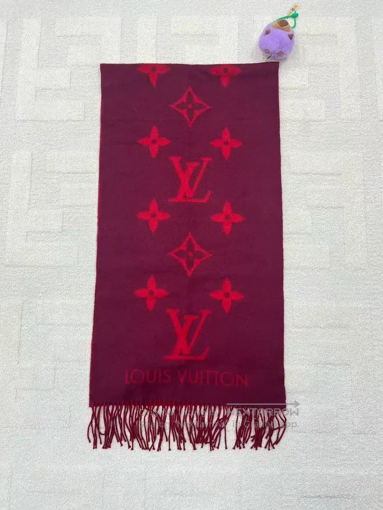 Louis Vuitton Louis Vuitton Red logo printed double-sided cashmere scarf Size ONE SIZE - 2 Thumbnail