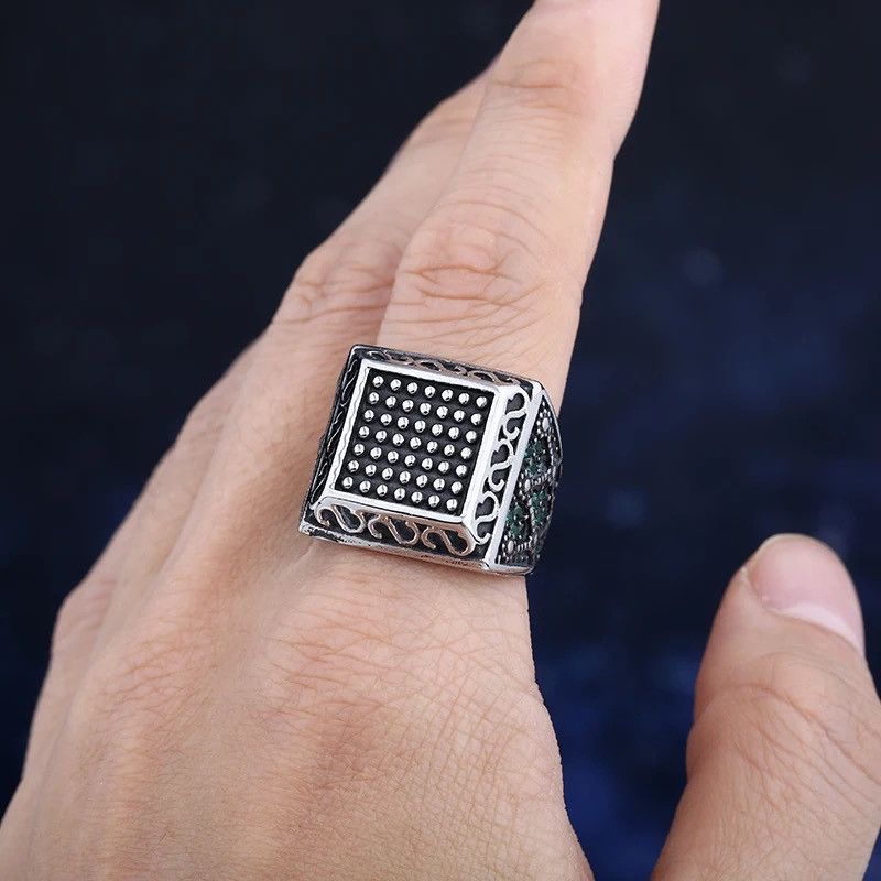 Jewelry × Vintage Unique Square Green Zircon Ring Size ONE SIZE - 1 Thumbnail