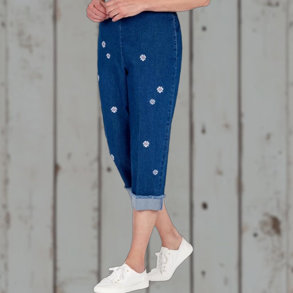Vintage Alfred Dunner Capri Womens 8 Blue Denim Crop Embroidery Daisy Elastic Waist Capris Floral Bohemian Straight Leg Womens Size ONE SIZE - 1 Thumbnail