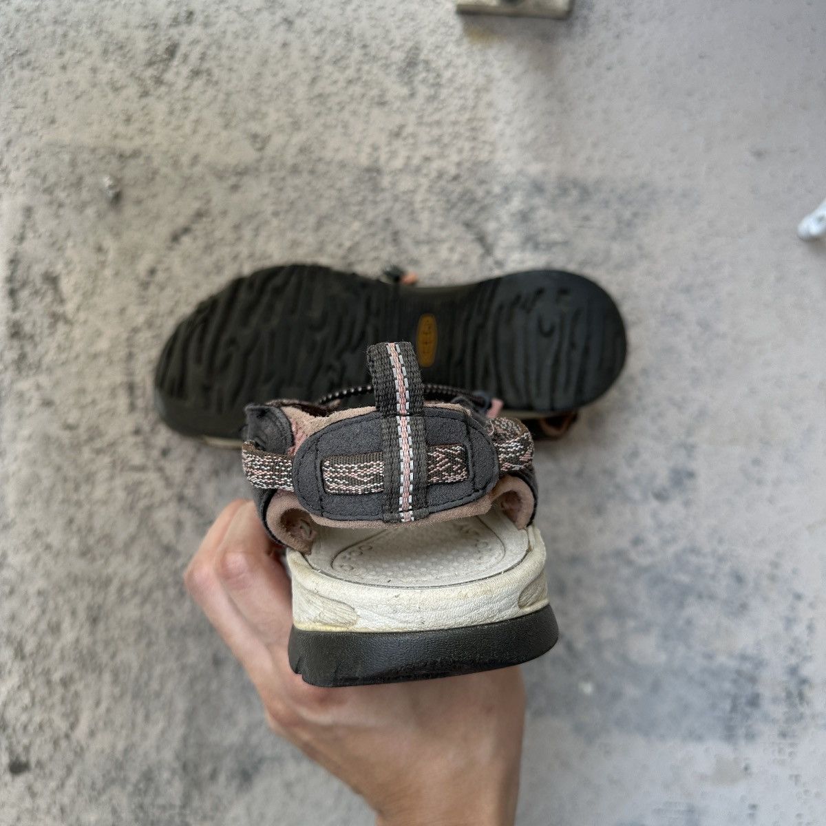 KEEN Keens Whisper Sandal in Brown/Pink Women’s size 11 Size US 11 / IT 41 - 7 Thumbnail